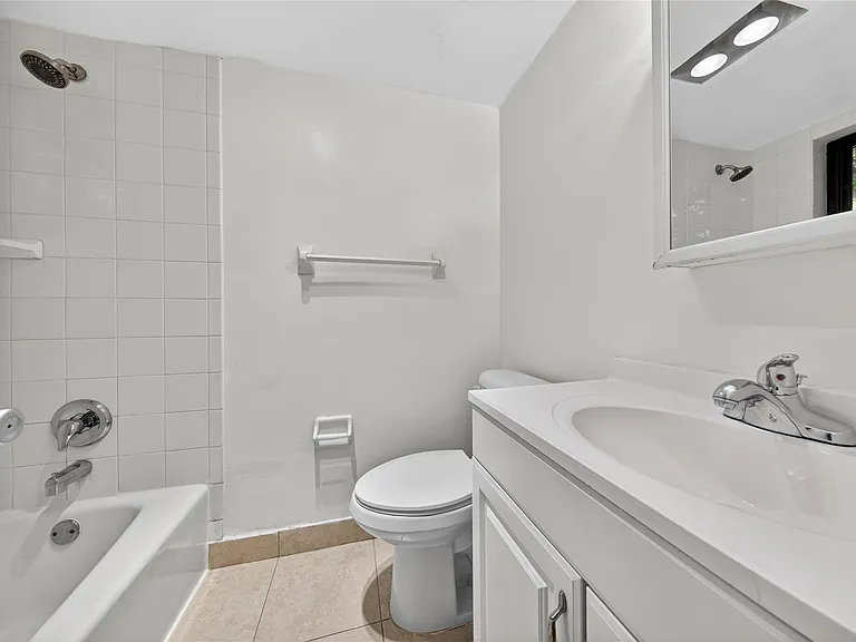 2201 NE 36th St #105 — Photo 19