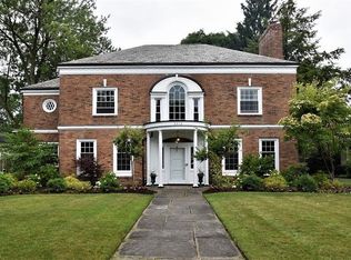 2712 Inverness Rd, Shaker Heights, OH 44122