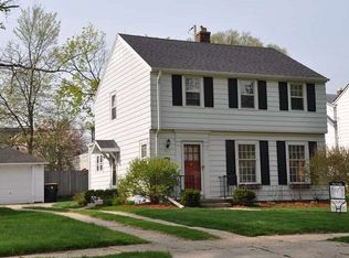 8217 Stickney Ave, Wauwatosa, WI 53213