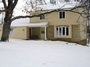 22 Woodcrest Ln NE, Iowa City, IA 52240