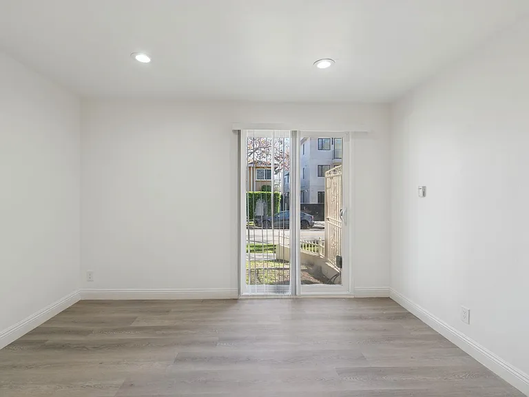 337 S Rexford Dr #1 — Photo 6
