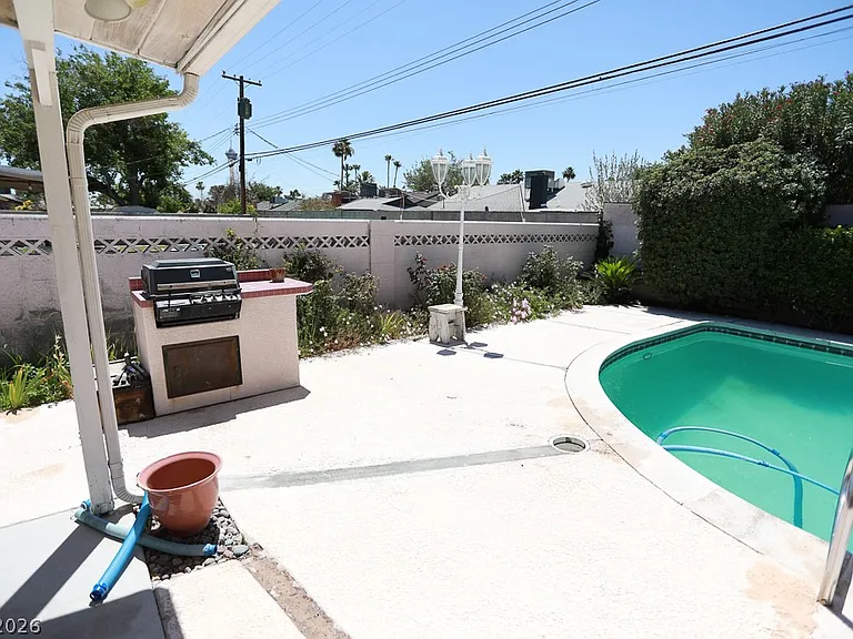 2725 Colanthe Ave — Photo 45