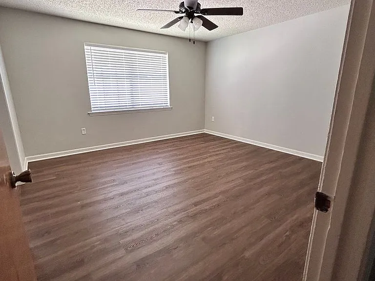 1138 Brookhollow Dr — Photo 12