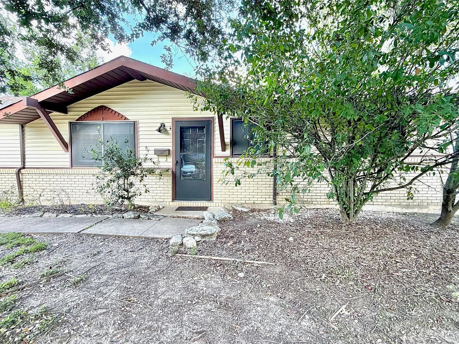 3 bed, 2.0 bath, 1235 sqft, $1,995 — Photo 1