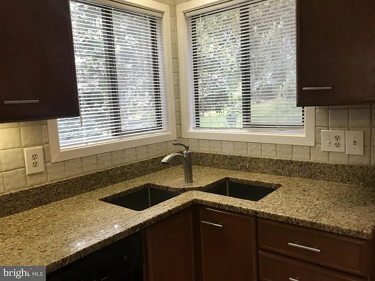 7220 Vistas Ln — Photo 5
