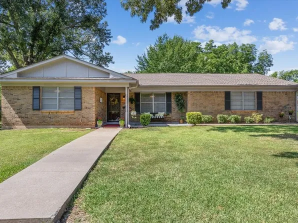 402 Glen Oaks Rd, Bonham, TX 75418