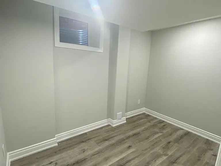409 Comiskey Cres #BASEMENT — Photo 18