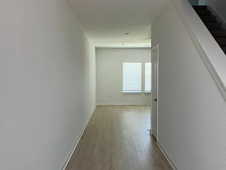 10109 Curb Strap Dr — Photo 3