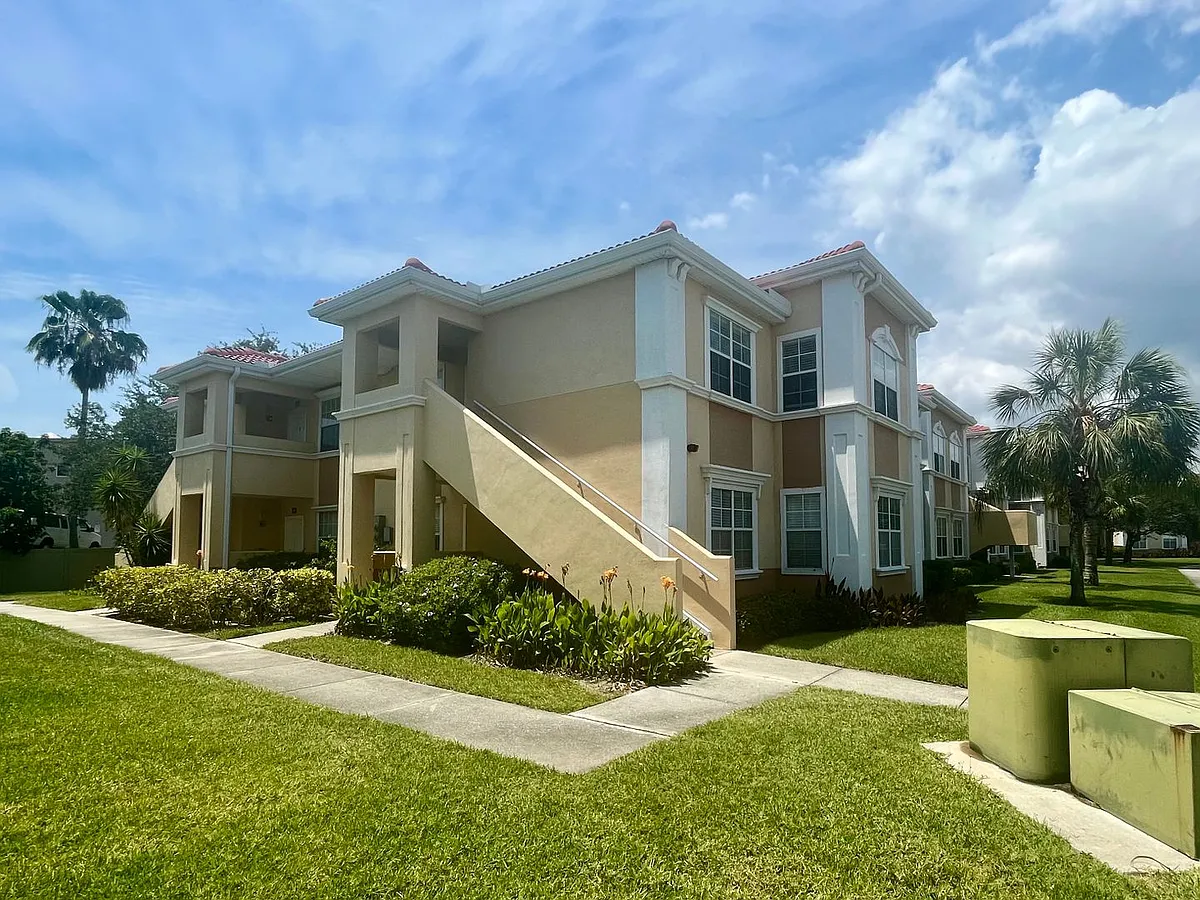 Building Photo - 1155 Villagio Cir #105