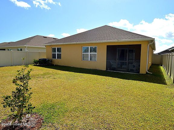 3rd image of 977 Trinity St