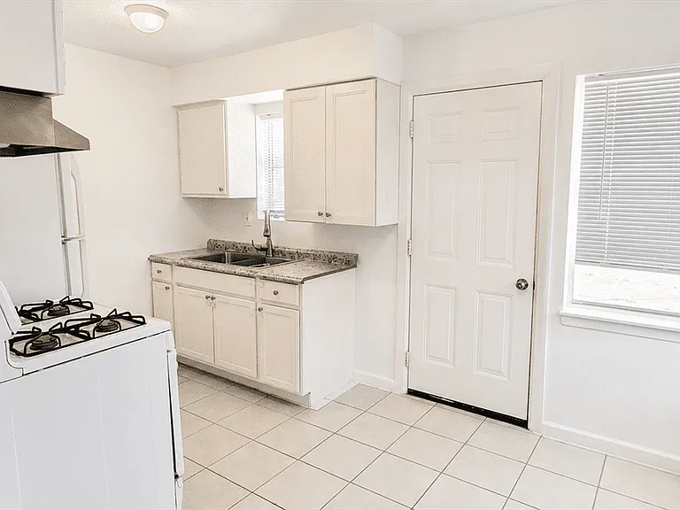 7818 Oak Knoll Ln #A — Photo 10