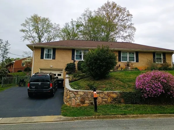 451 Ingal Blvd, Salem, VA 24153