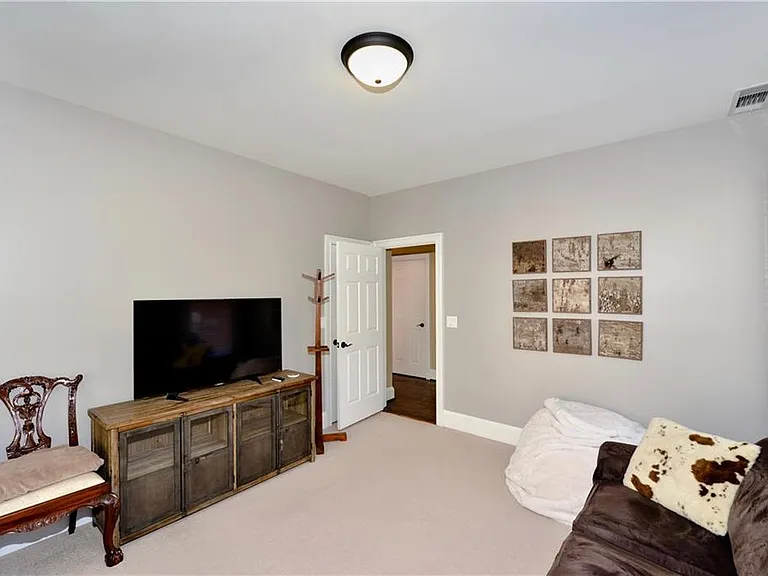 265 Windsor Gate Cv — Photo 12