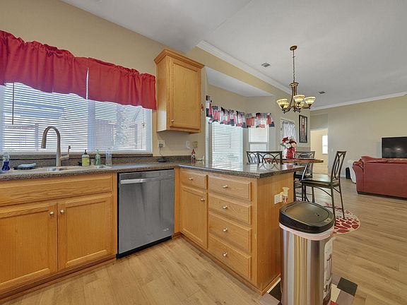 5th image of 657 Oakshire Dr