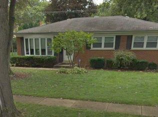 1412 S Circle Dr, Mount Prospect, IL