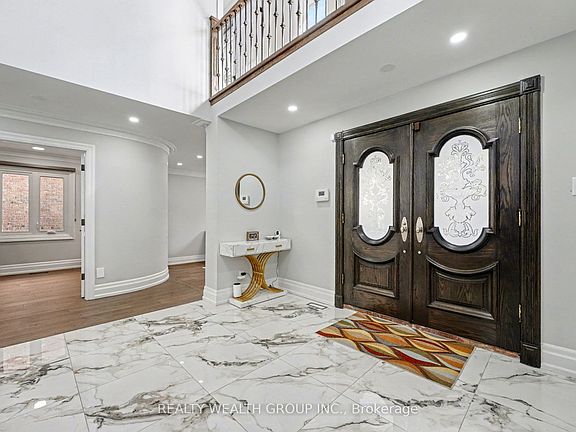 4th image of 32 Colton Cres S