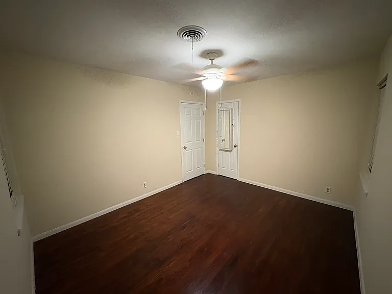 8639 Sonneville Dr — Photo 4