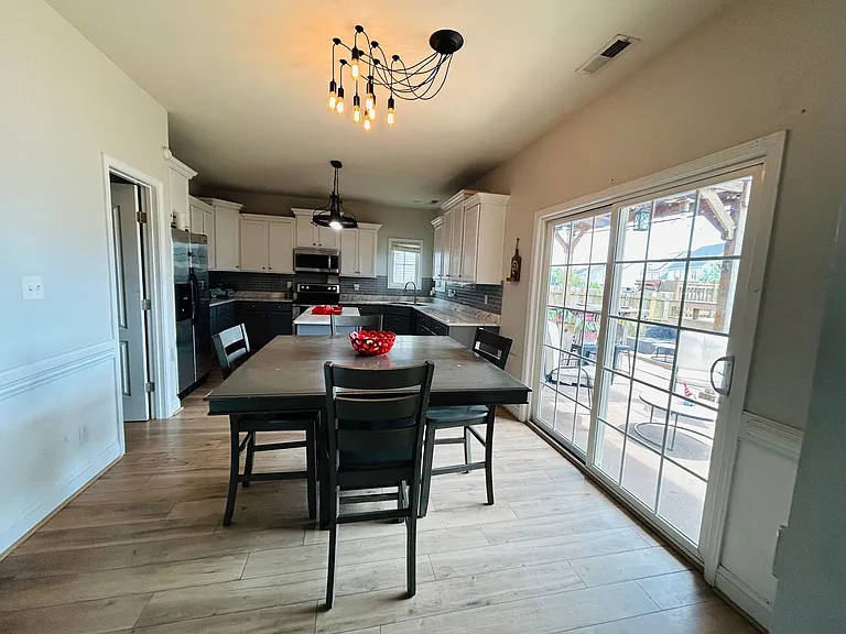 3504 Castlefield Ln — Photo 5