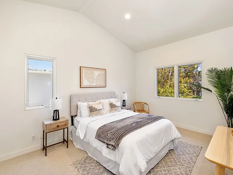 2710 Pine Ave — Photo 30