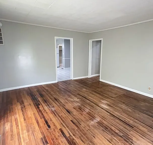 2918 S Vine St — Photo 6