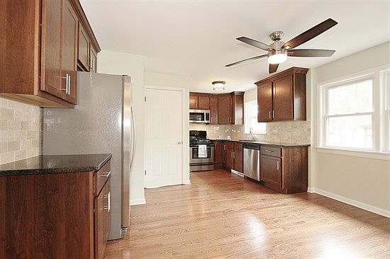 5th image of 10524 S Tripp Ave