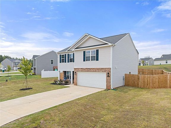 3rd image of 162 E Farm Loop