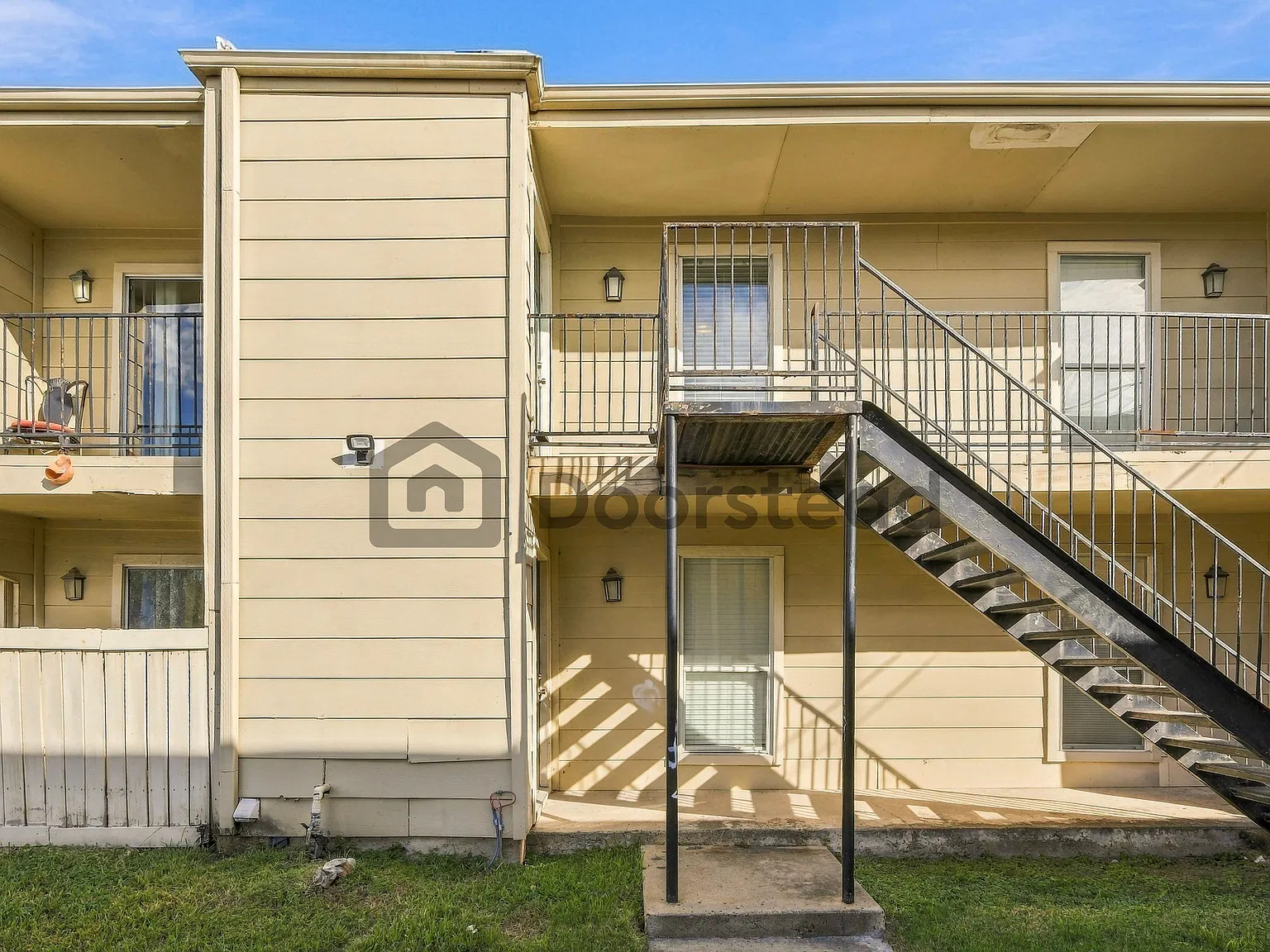 2 bed, 2.0 bath, 937 sqft, $1,350 — Photo 2