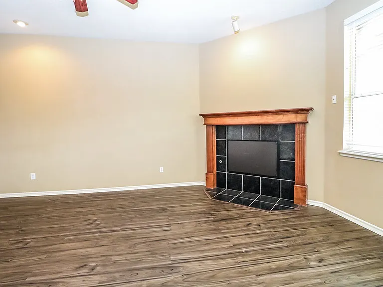 2200 SW 141st Pl — Photo 3