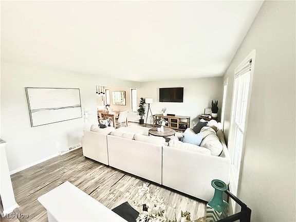 3rd image of 258 Bayshore Dr