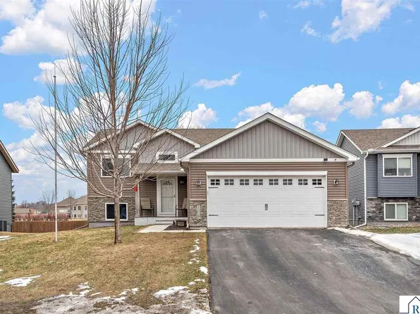 1107 Village St SE, New Prague, MN 56071