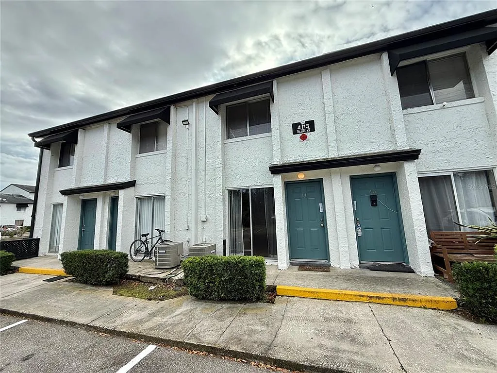 1 bed, 1.5 bath, 765 sqft, $1,100 — Photo 2
