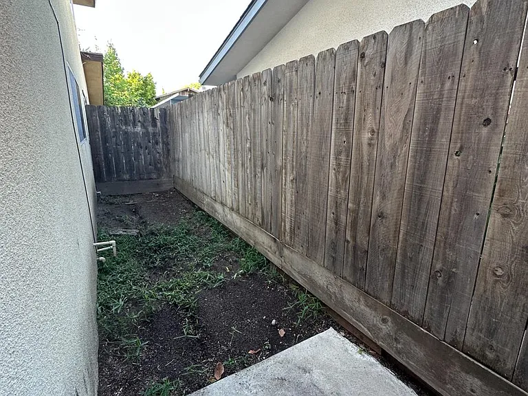 1069 Cherry Ln #C — Photo 14
