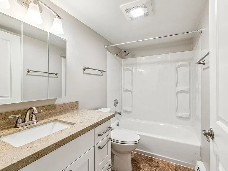 15th Avenue Apartments — Photo 6