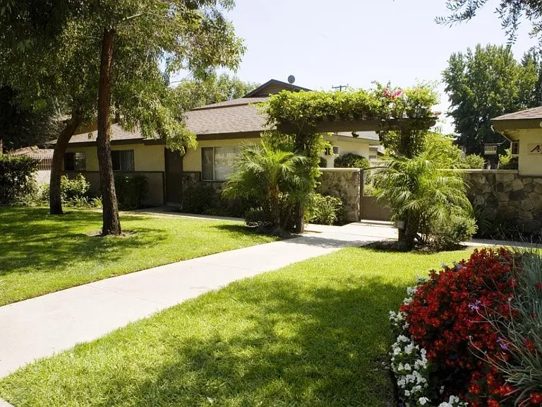 690 W San Jose Ave #9 — Photo 2
