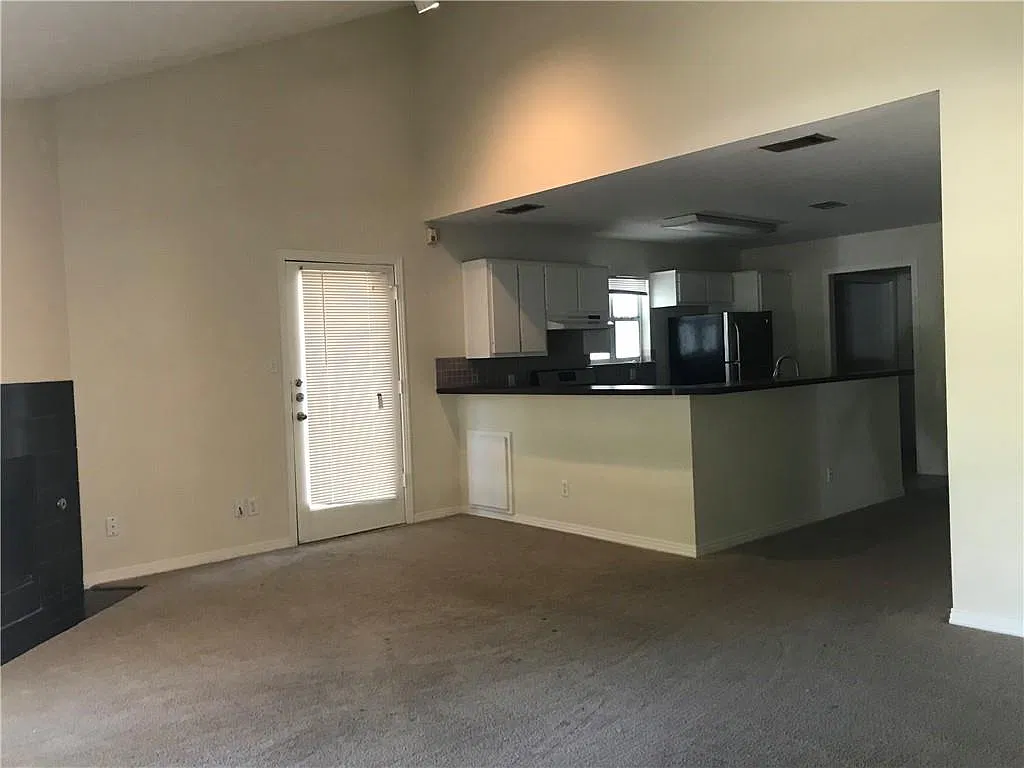 2 bed, 2.0 bath, 1258 sqft, $2,000 — Photo 2