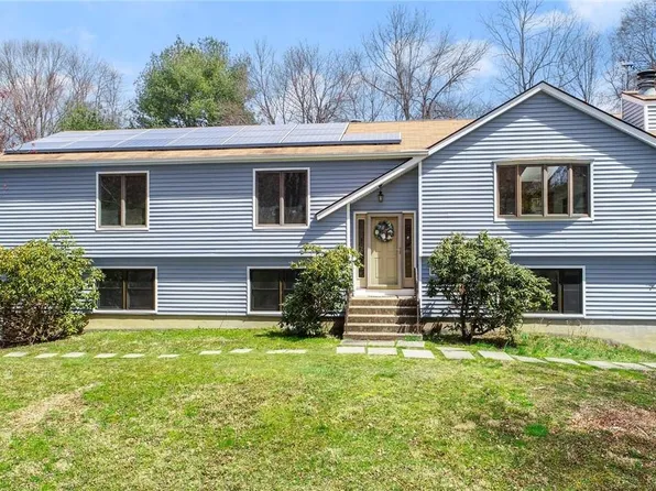 34 Maple Row, Crompond, NY 10517