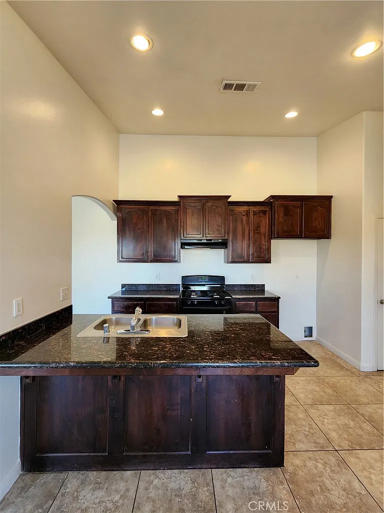 7641 Walpole Ave — Photo 3