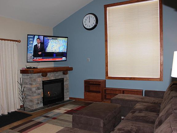 3rd image of 401/403 Highland House