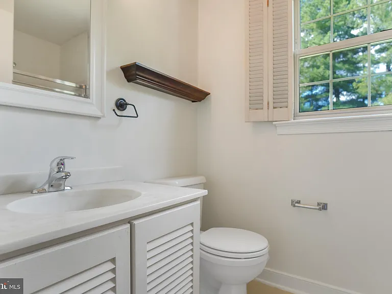 629 Lancaster St — Photo 33