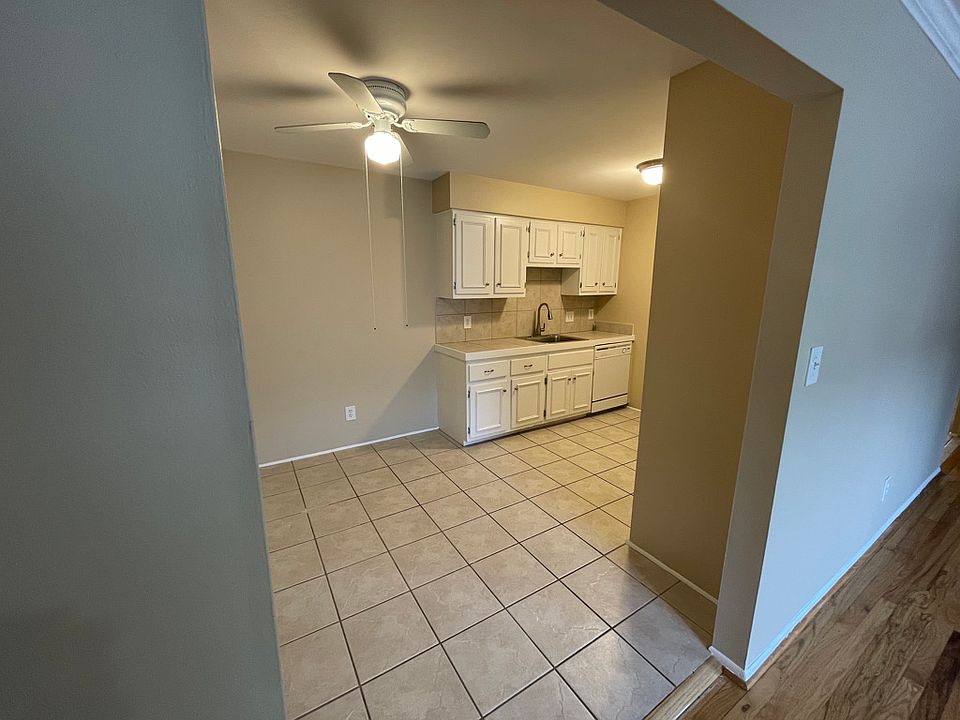 757 W Maple Rd, photo 16