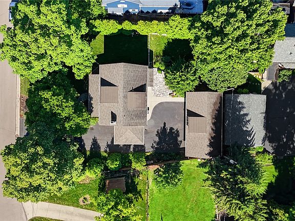 2nd image of 25 Park Rd