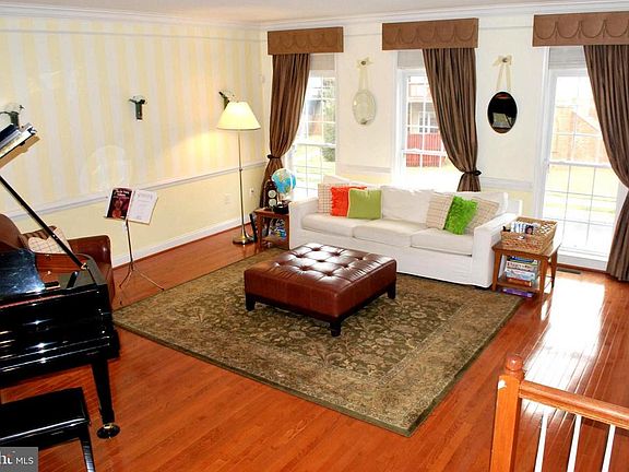 3rd image of 5374 Blue Aster Cir