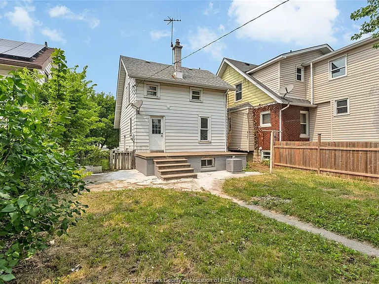 1245 Giles Blvd E — Photo 27