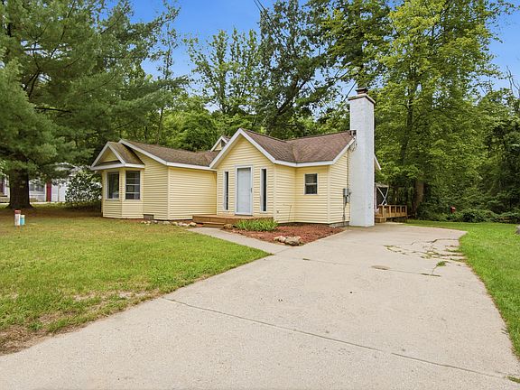 2nd image of 1508 E Hess Lake Dr