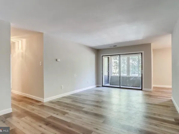 527 Florida Ave APT 104, Herndon, VA 20170