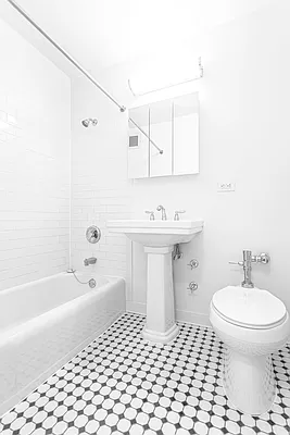 Rented by Olnick Organization | media 6