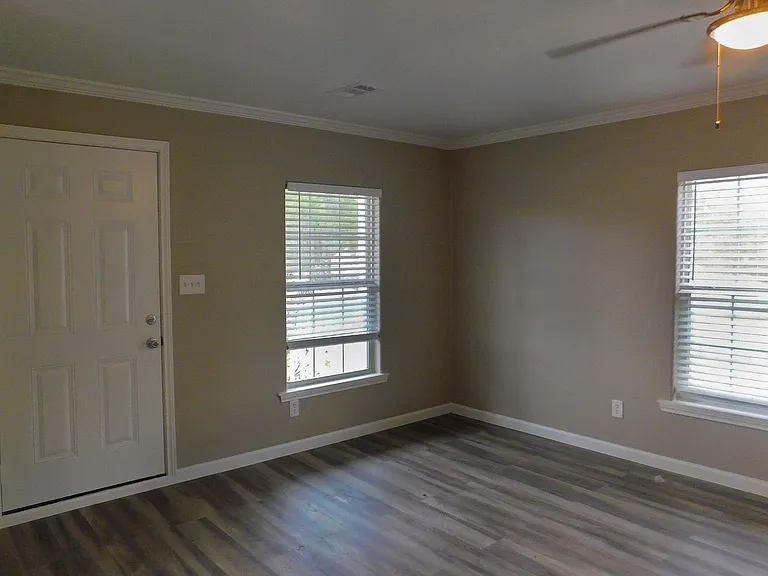 107 Varsity Dr — Photo 44