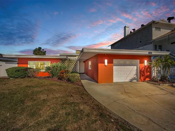 366 La Hacienda Dr, Indian Rocks Beach, FL 33785