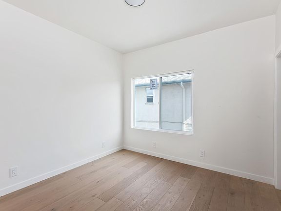 2nd image of 972 N El Centro Ave #1/2