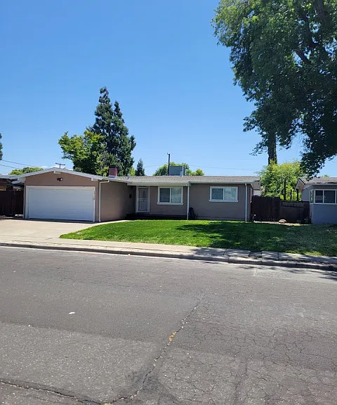 2724 Argyll Ave — Photo 1